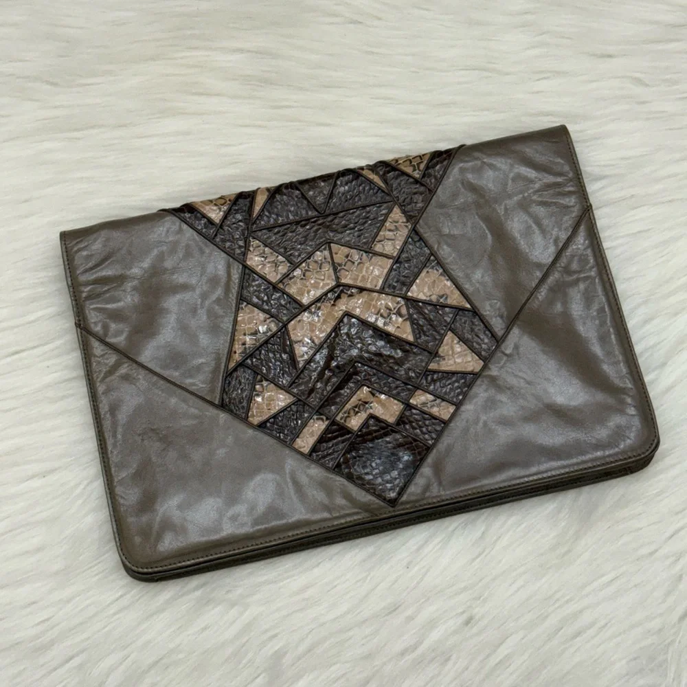 ANDREA PFISTER FOR AMEN WARDY - GREY BROWN TAN SNAKE EMBOSSED LEATHER CLUTCH BAG - Picture 3 of 13